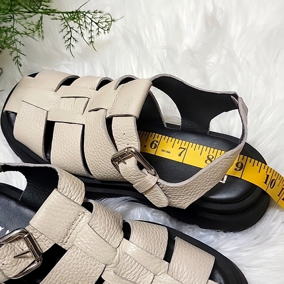 E8 by MIISTA | Kornelia Pebbled Leather Caged Platform Sandals - Picture 14 of 15